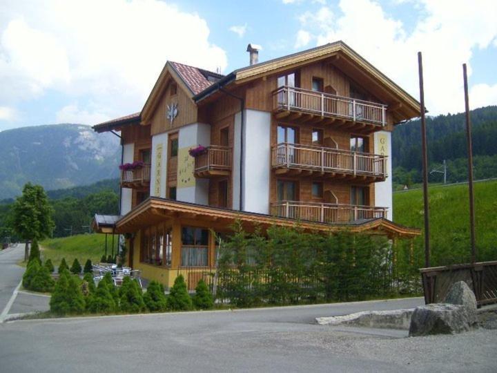 Residence Garni Il Giglio Commezzadura Bagian luar foto