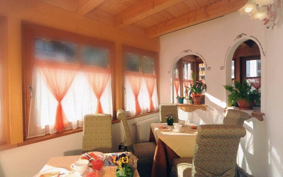 Residence Garni Il Giglio Commezzadura Bagian luar foto