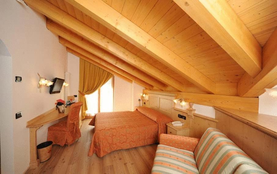 Residence Garni Il Giglio Commezzadura Ruang foto