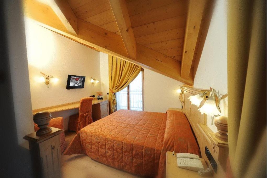 Residence Garni Il Giglio Commezzadura Ruang foto