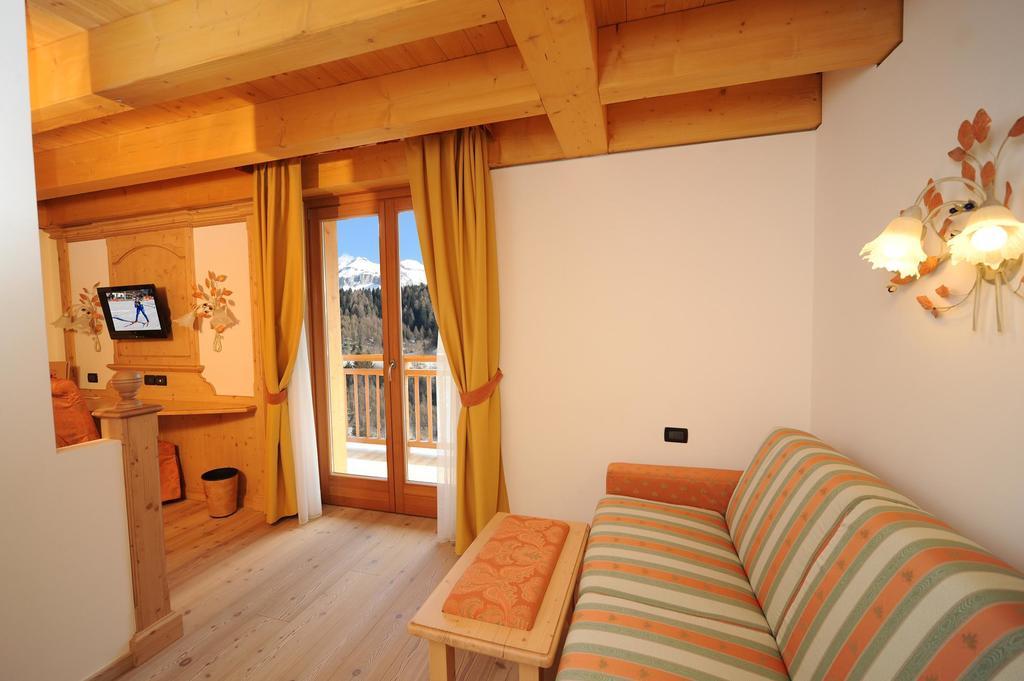 Residence Garni Il Giglio Commezzadura Ruang foto