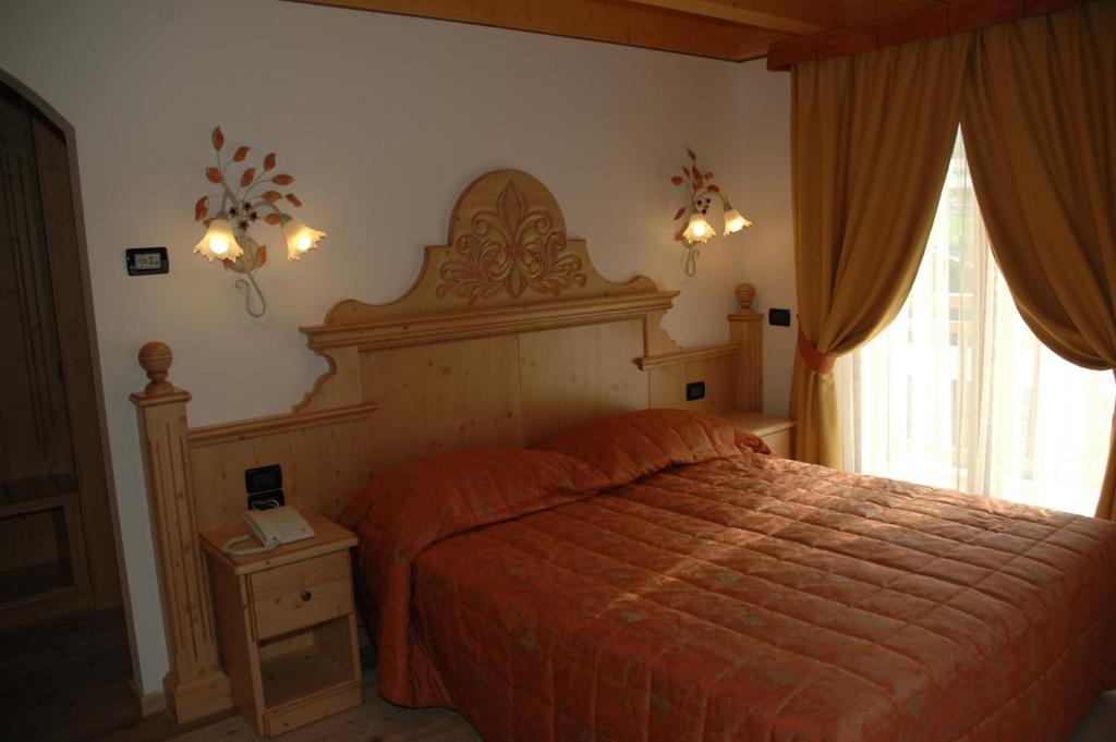 Residence Garni Il Giglio Commezzadura Ruang foto
