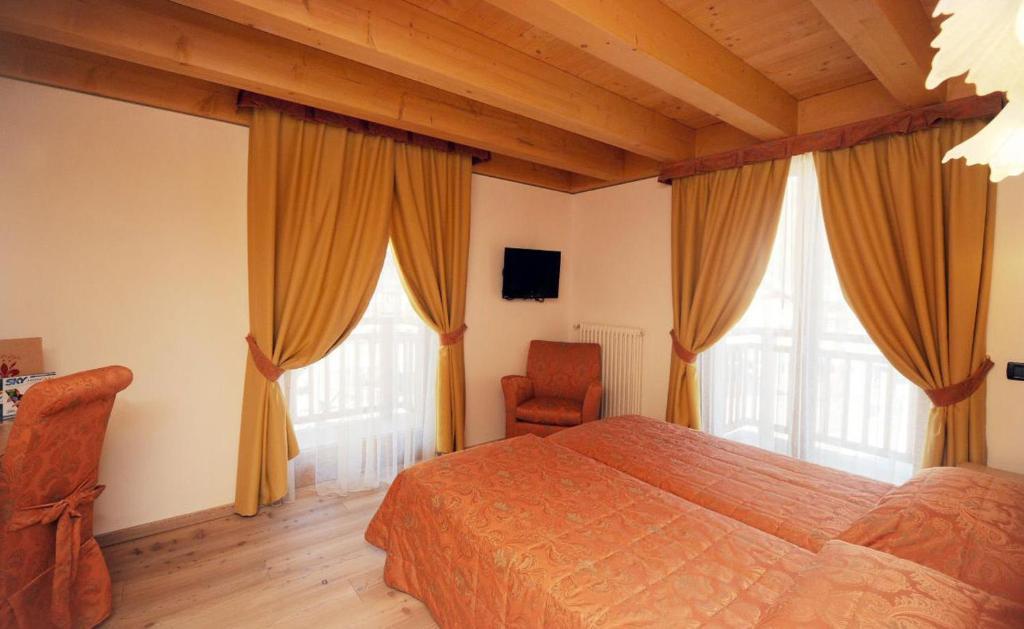 Residence Garni Il Giglio Commezzadura Ruang foto