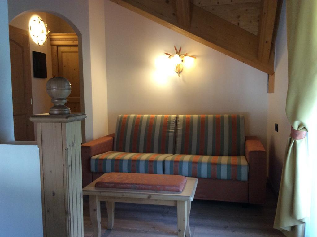 Residence Garni Il Giglio Commezzadura Bagian luar foto