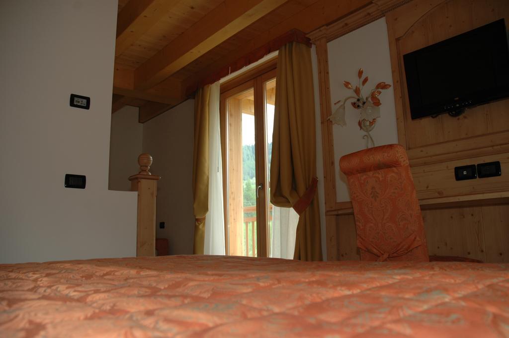 Residence Garni Il Giglio Commezzadura Bagian luar foto