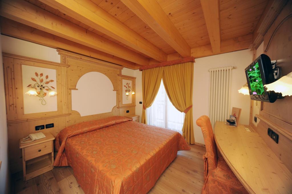 Residence Garni Il Giglio Commezzadura Bagian luar foto