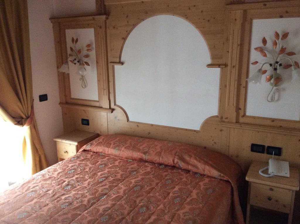 Residence Garni Il Giglio Commezzadura Bagian luar foto