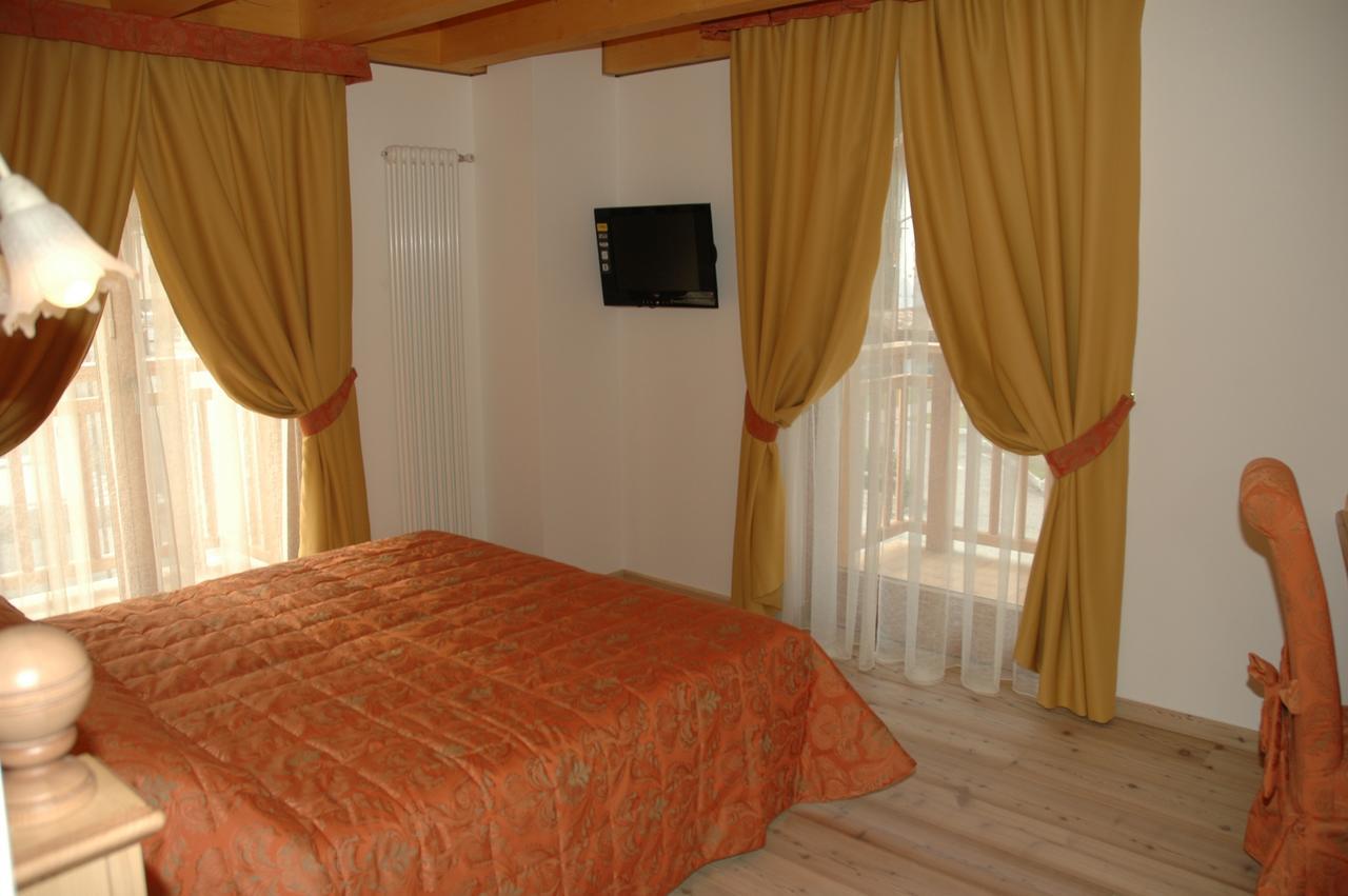 Residence Garni Il Giglio Commezzadura Bagian luar foto